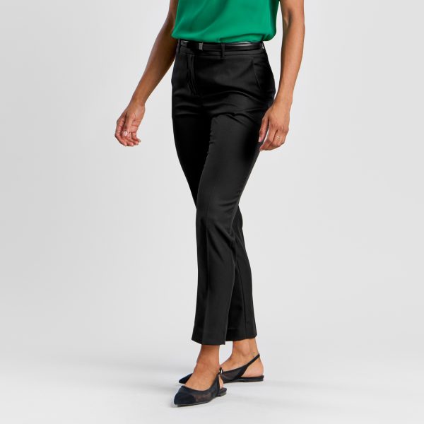 Side View of a Woman in Black Cropped Slim Leg Pants, Revealing the Fit and Length of the Garment.